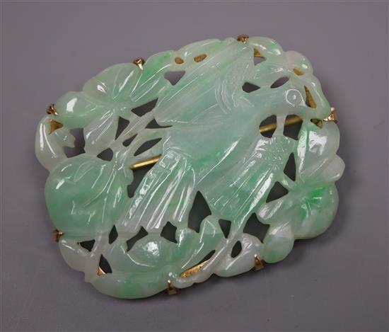 A carved and pierced jade rectangular brooch, 14K yellow metal mount 42mm.